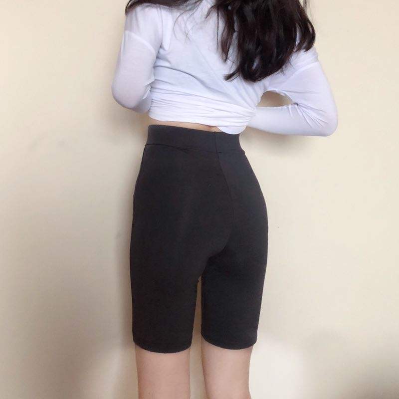 患者没挂上号 医生蹲在地上看CT片